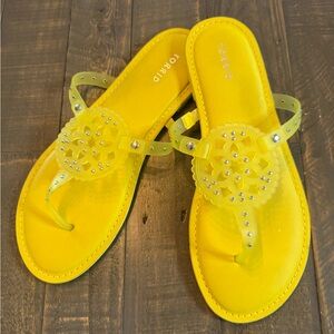Torrid Bright Yellow medallion Sandals size 10